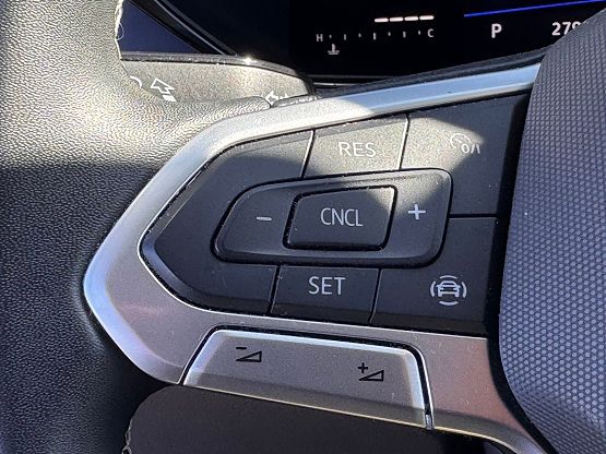 2022 Volkswagen Taos SE photo 8