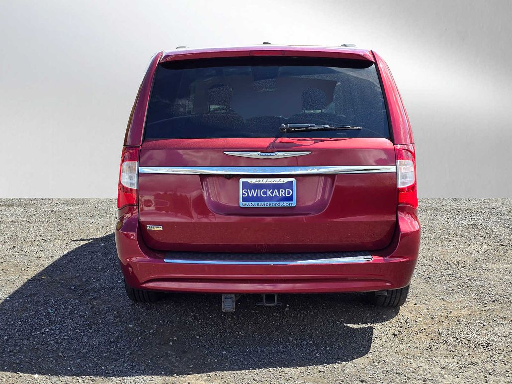 2014 Chrysler Town & Country Touring image 3