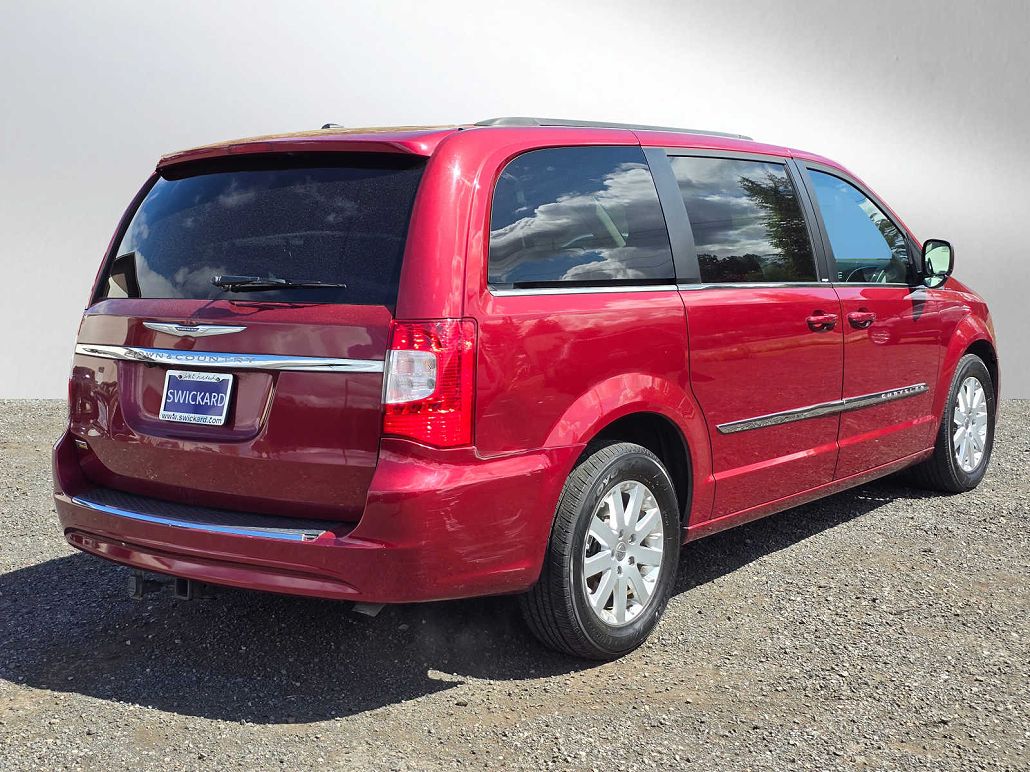 2014 Chrysler Town & Country Touring image 4