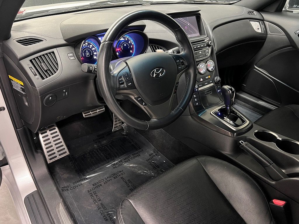 2016 Hyundai Genesis Ultimate image 3