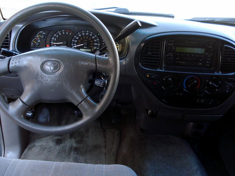 2002 Toyota Tundra SR5 image 8