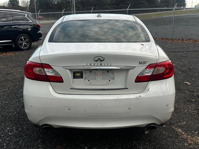 2013 Infiniti M37