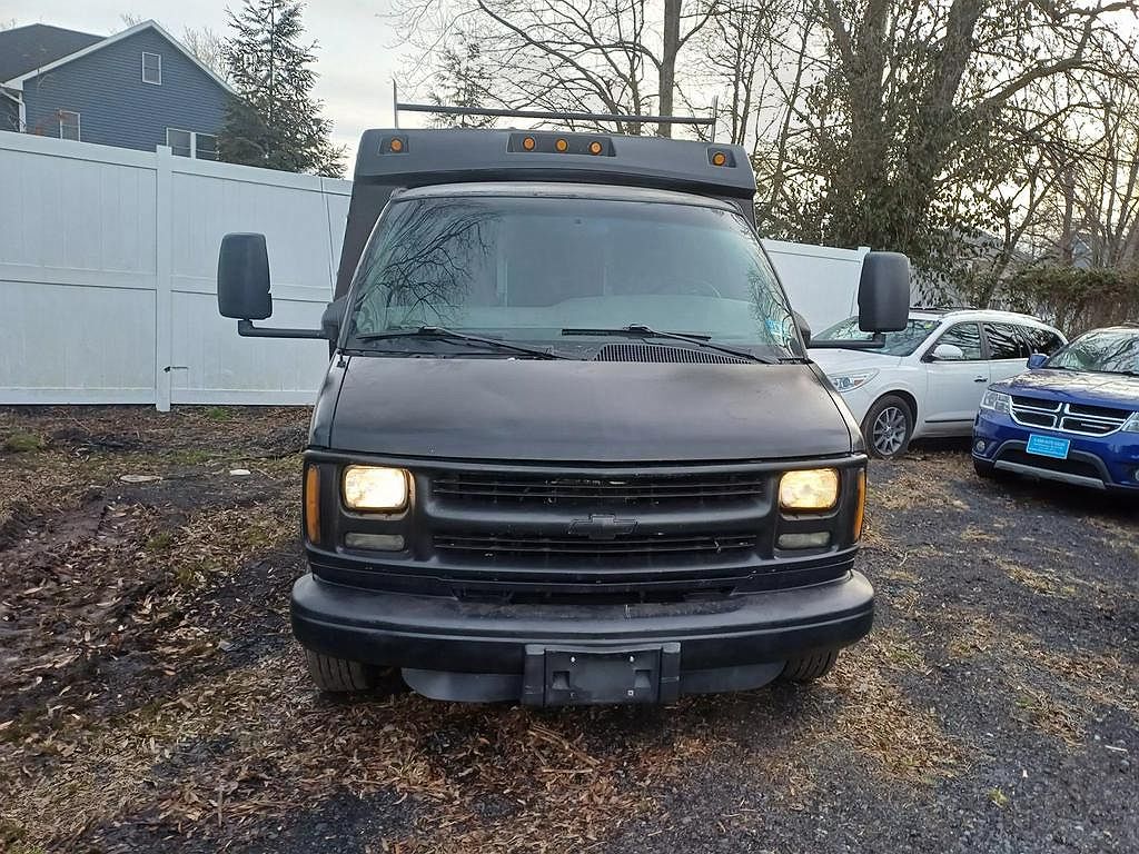 2001 Chevrolet Express 3500 image 1