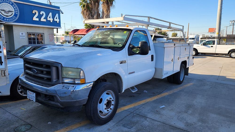2004 Ford F-450 XL image 0