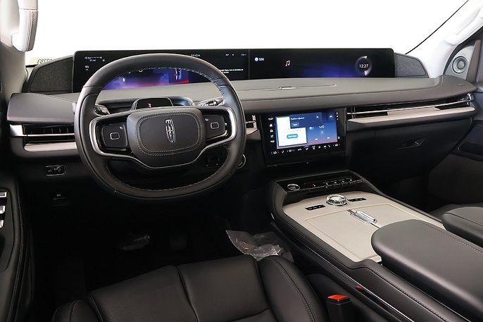 2027 Lincoln Navigator L