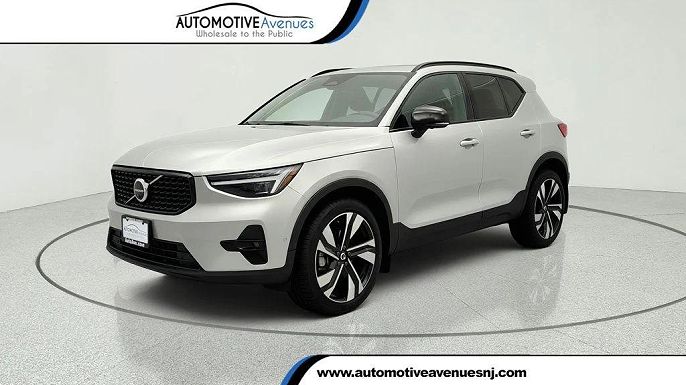 2025 Volvo XC40