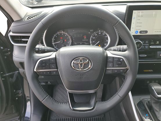 2023 Toyota Highlander XLE photo 2