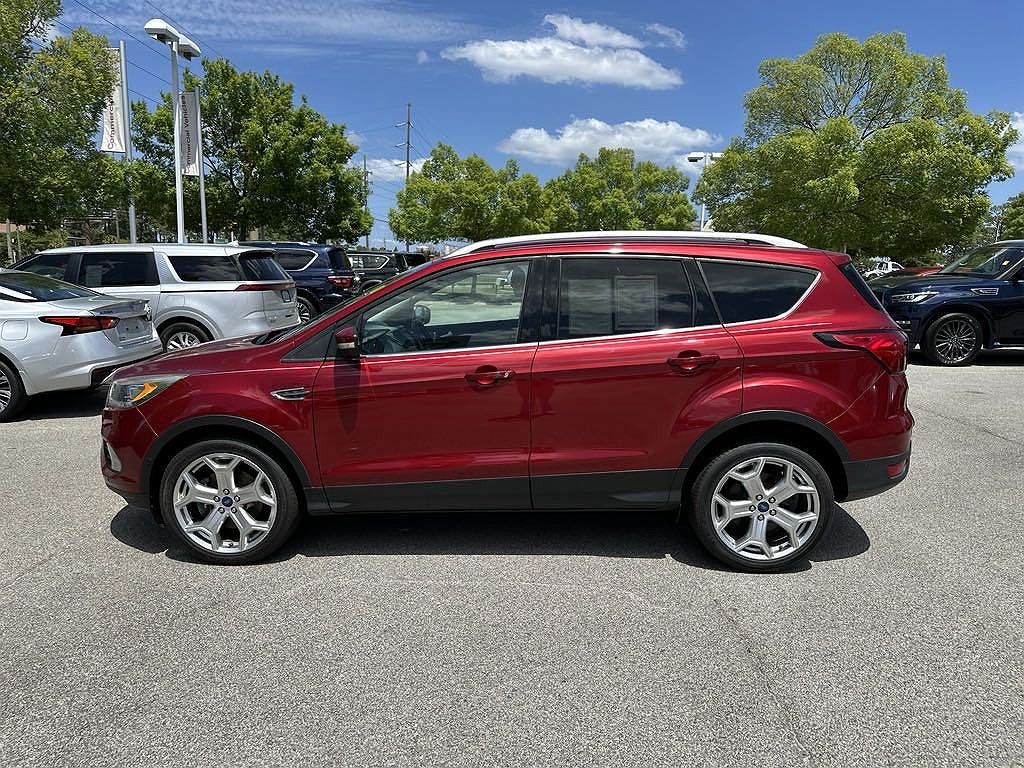 2019 Ford Escape Titanium image 1