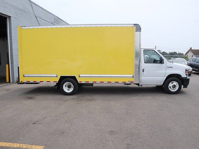 2022 Ford Econoline E-350 image 1