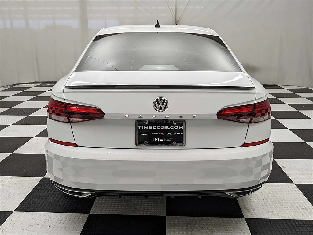 2020 Volkswagen Passat R-Line image 4