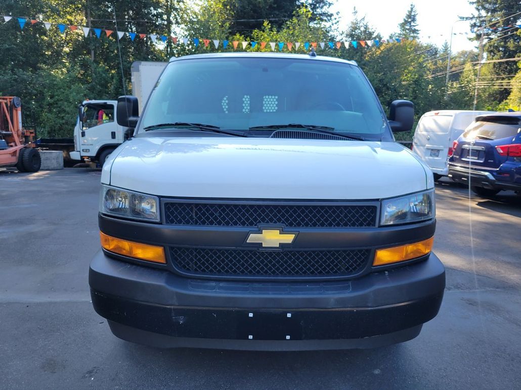 2018 Chevrolet Express 2500 image 1