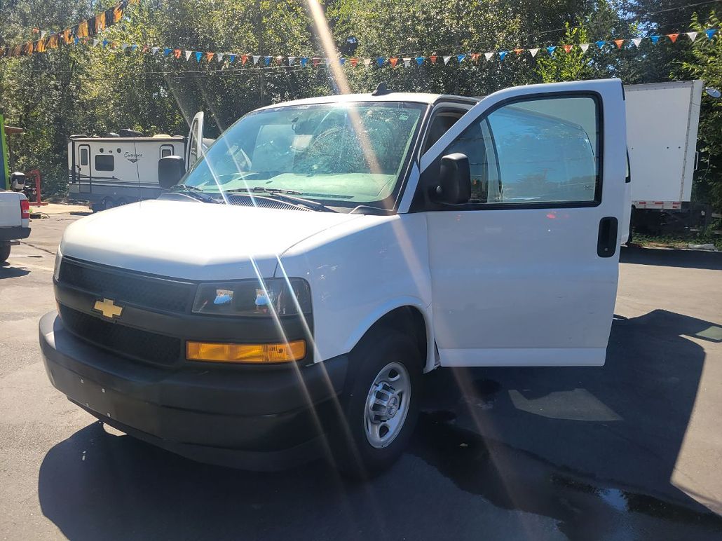 2018 Chevrolet Express 2500 image 4