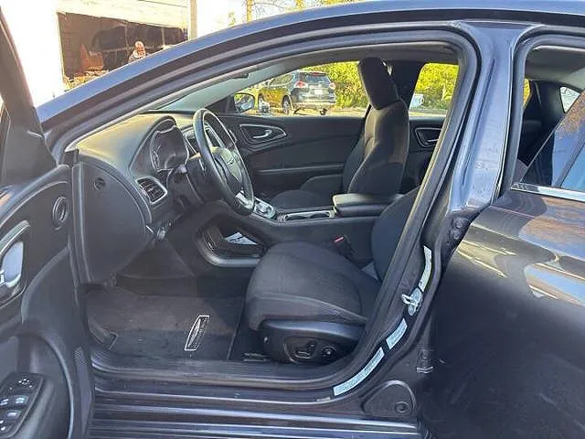 2016 Chrysler 200