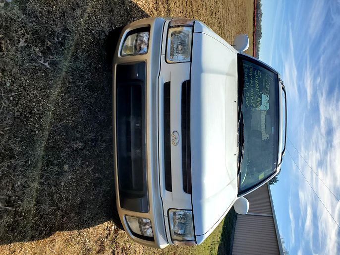 2000 Infiniti QX4