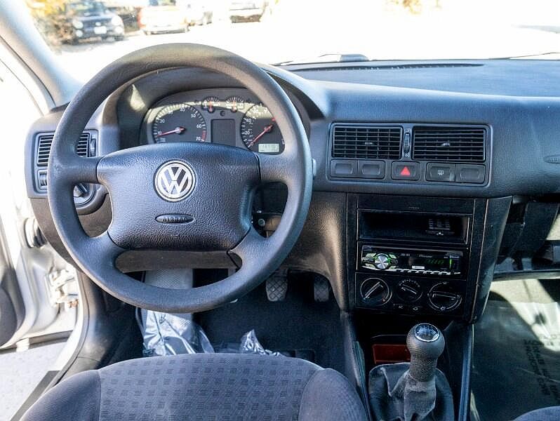 2001 Volkswagen Golf GLS image 8