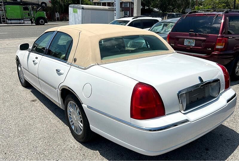 2008 Lincoln Town Car Signature Limited image 4