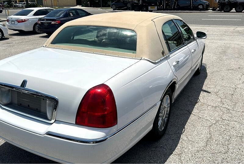 2008 Lincoln Town Car Signature Limited image 5
