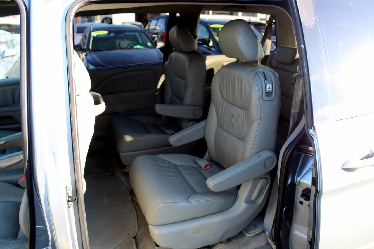 2008 Honda Odyssey Touring image 10