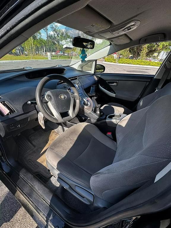 2015 Toyota Prius Four image 5
