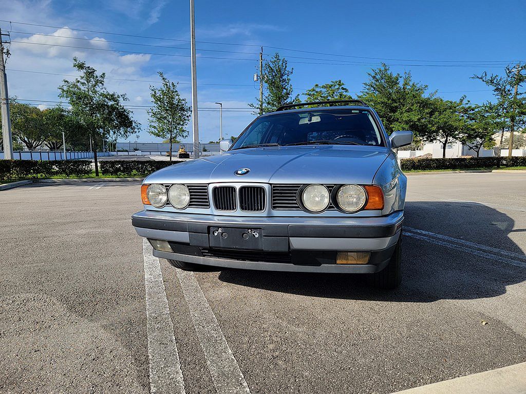 1992 BMW 5 Series 525i image 1