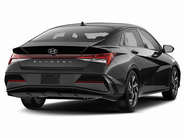 2024 Hyundai Elantra SEL image 1