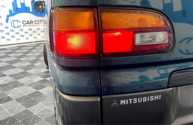 1996 Mitsubishi Delica null image 74