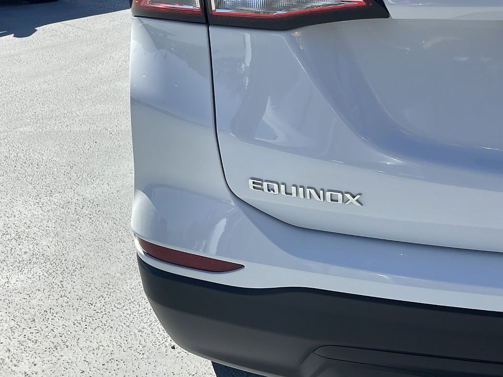 2023 Chevrolet Equinox LS image 3