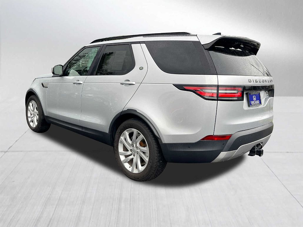 2017 Land Rover Discovery HSE image 2