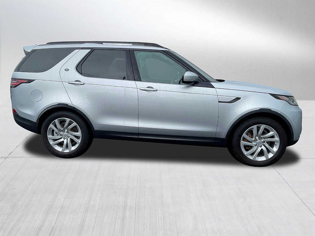 2017 Land Rover Discovery HSE image 5