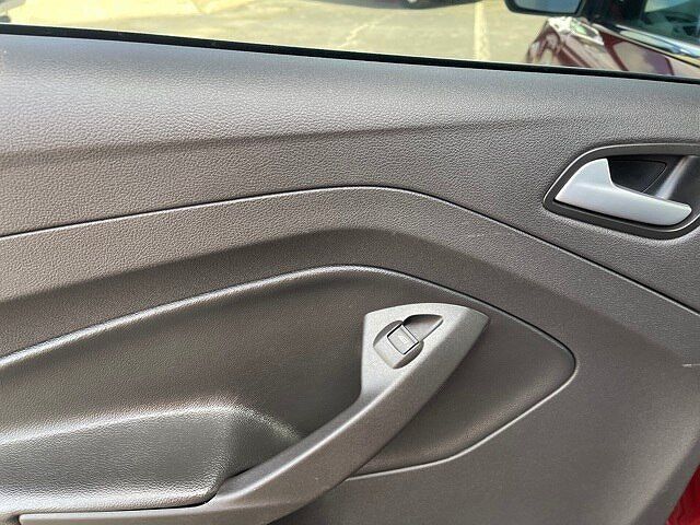 2016 Ford Escape SE image 17