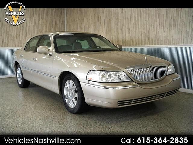 2004 Lincoln Town Car Ultimate image 0