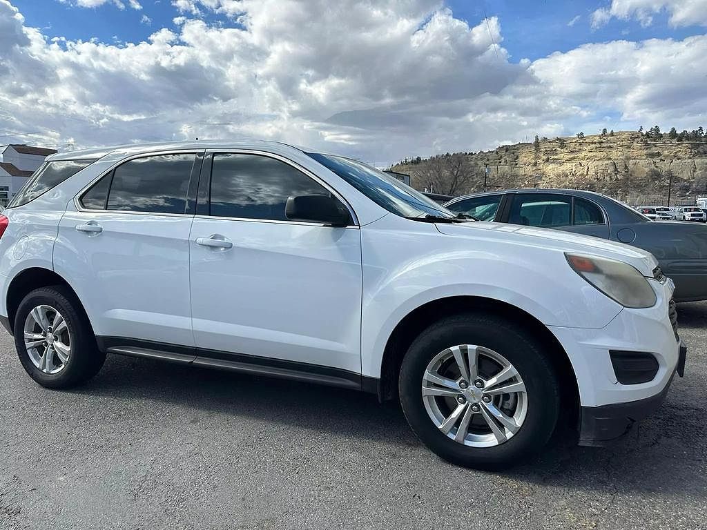 2017 Chevrolet Equinox L image 2