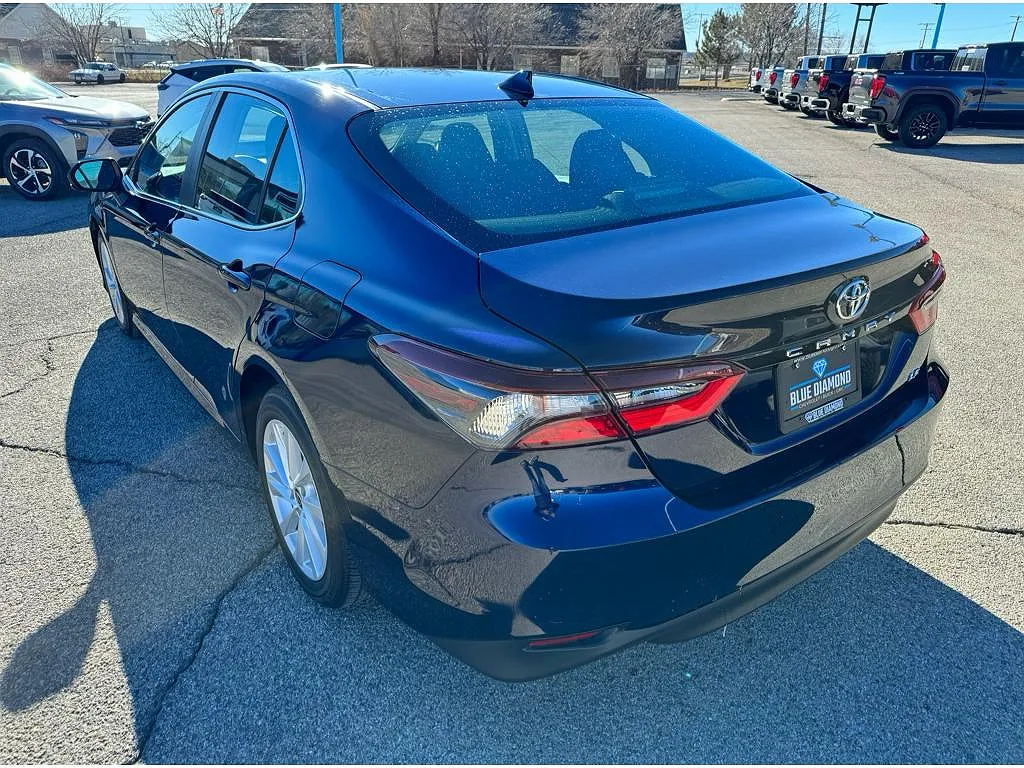 2021 Toyota Camry LE image 4