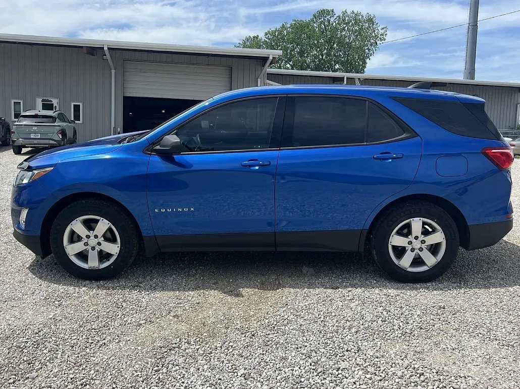 2019 Chevrolet Equinox LS image 3