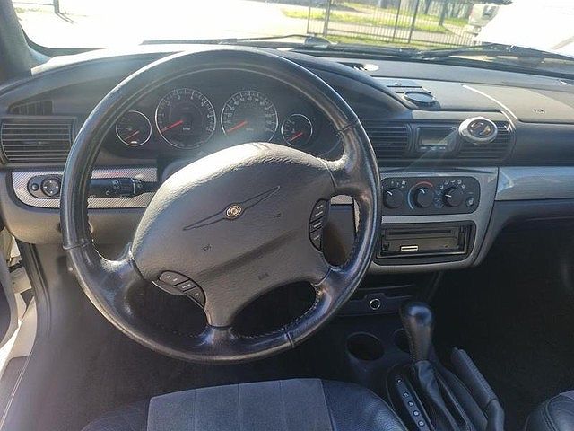 2004 Chrysler Sebring LXi image 11