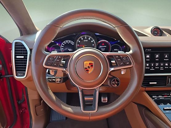 2022 Porsche Cayenne GTS Coupe photo 2
