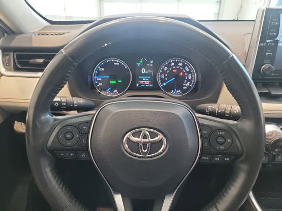 2021 Toyota RAV4 Hybrid XLE photo 9