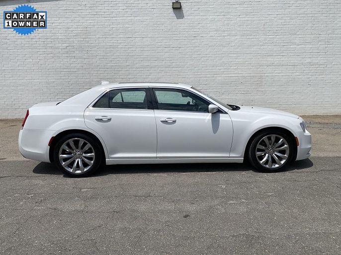 2017 Chrysler 300