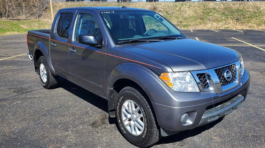 2017 Nissan Frontier SV image 1