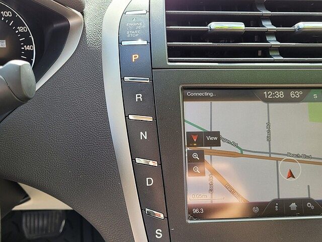 2013 Lincoln MKZ null image 17