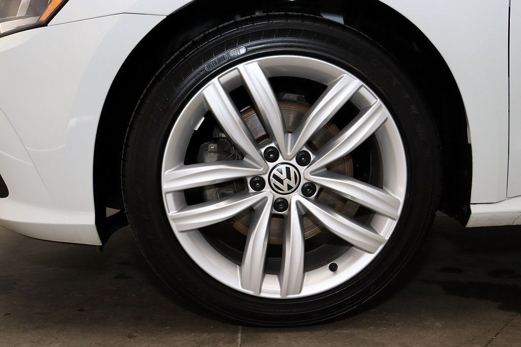 2019 Volkswagen Passat Wolfsburg Edition image 2