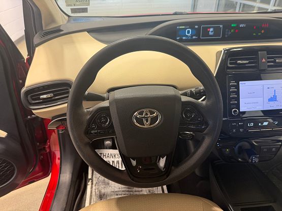 2021 Toyota Prius LE photo 2