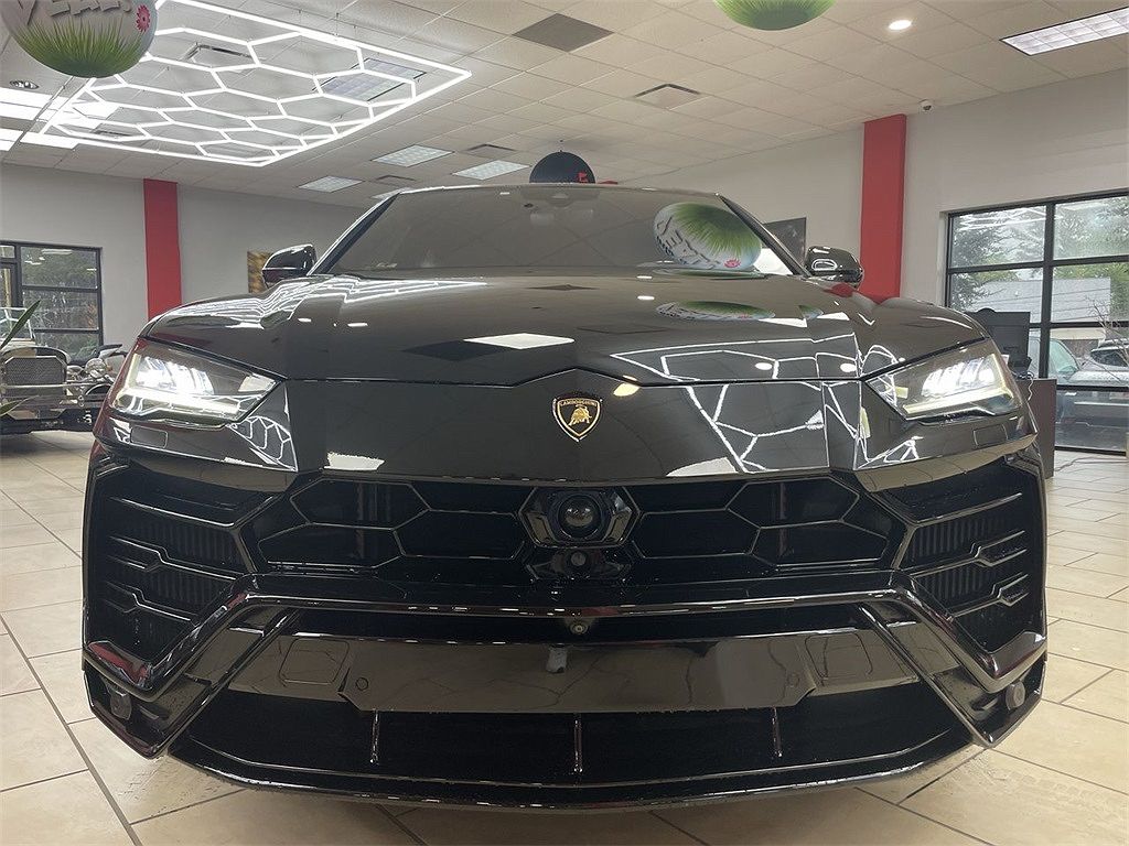 2019 Lamborghini Urus null image 26