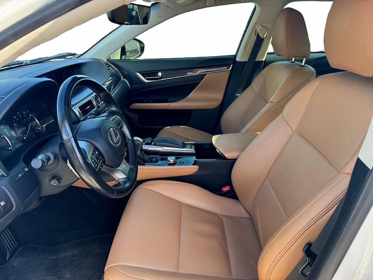 2017 Lexus GS 200t image 16