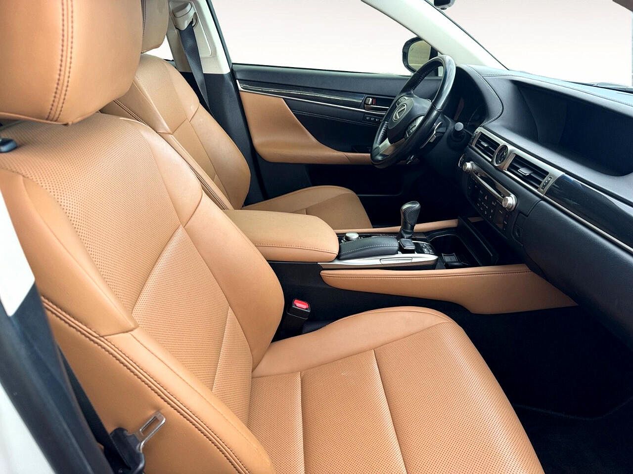 2017 Lexus GS 200t image 23