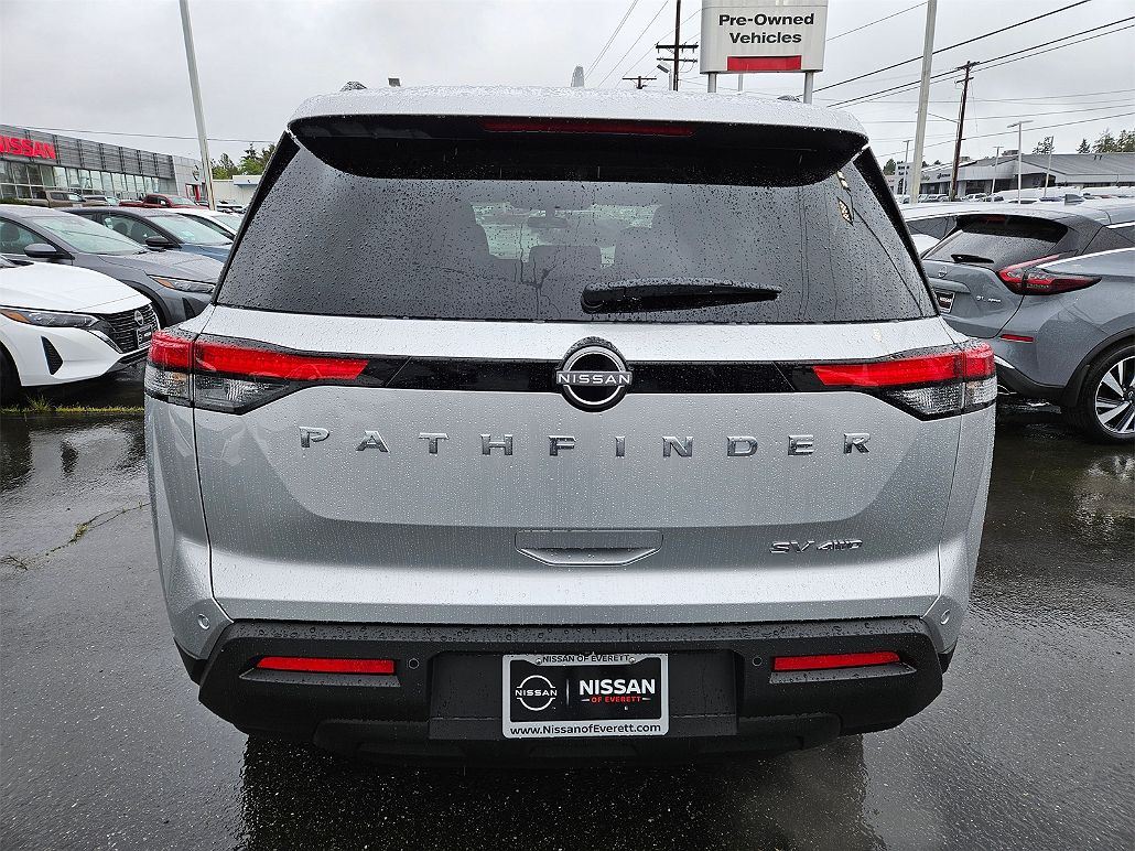 2024 Nissan Pathfinder SV image 3