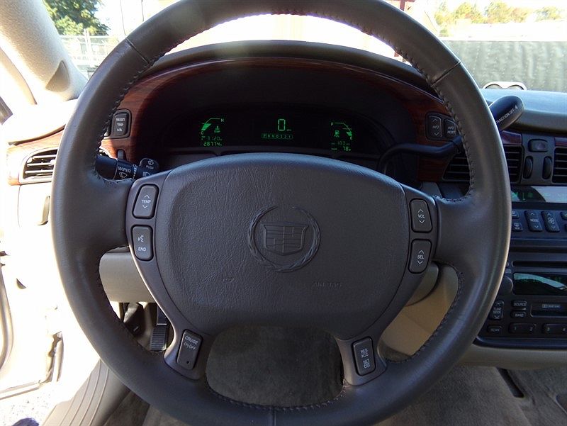 2003 Cadillac DeVille null image 16