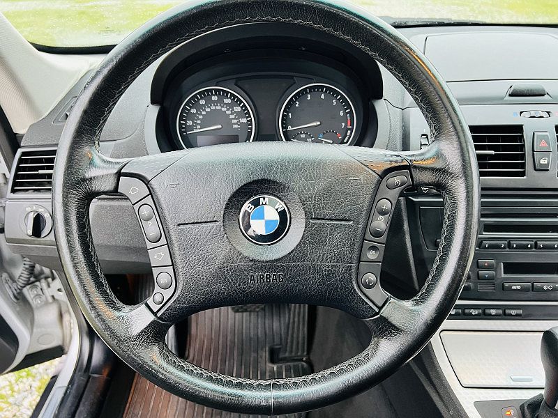 2005 BMW X3 3.0i image 9