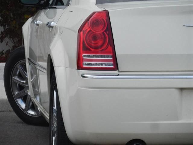 2008 Chrysler 300 C image 0