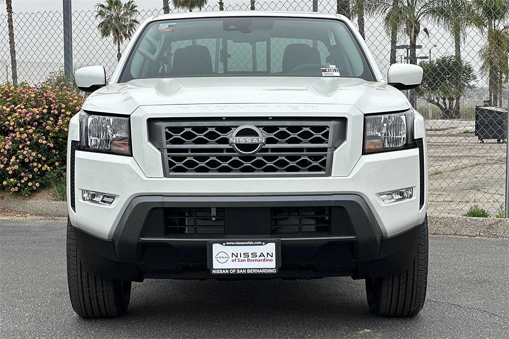2024 Nissan Frontier SV image 5